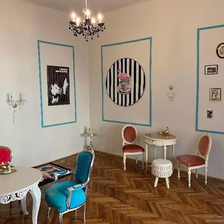 Barbie Baroque Apartment Budapest Exterior photo